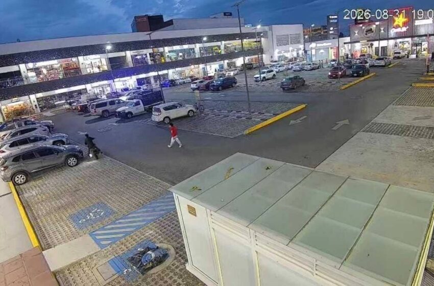  Asalto en Coppel de Lomas de Angelópolis provoca alarma; dos sujetos escaparon en motocicleta