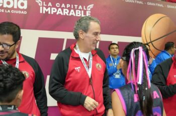 Acompaña Pepe Chedraui a jóvenes basquetbolistas en la final estatal de la Liga Telmex-Telcel 2026
