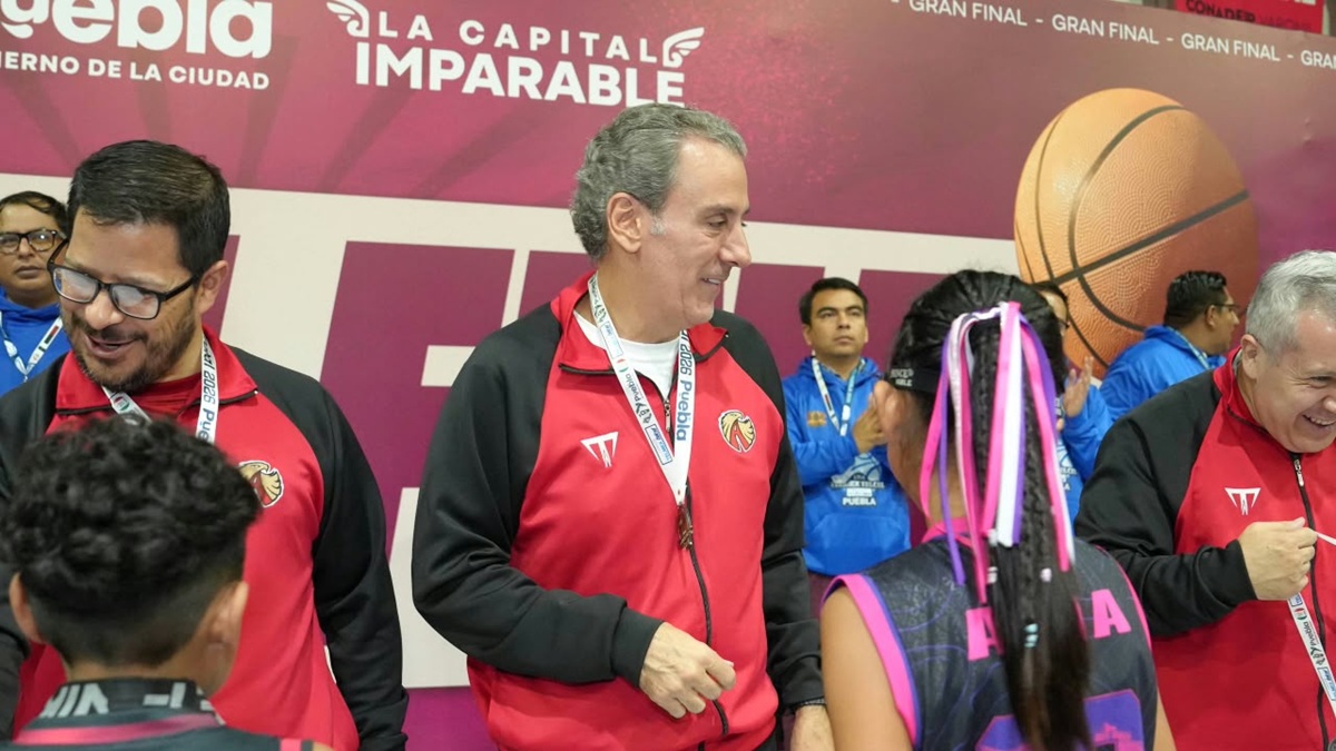 Acompaña Pepe Chedraui a jóvenes basquetbolistas en la final estatal de la Liga Telmex-Telcel 2026
