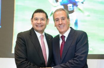 Armenta acompaña a Pepe Chedraui en su segundo informe