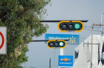 Atienden 490 fallas de semáforos en Puebla durante agosto