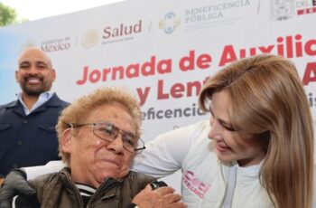 Beneficencia pública y Ceci Arellano acercan apoyos auditivos y visuales a familias poblanas