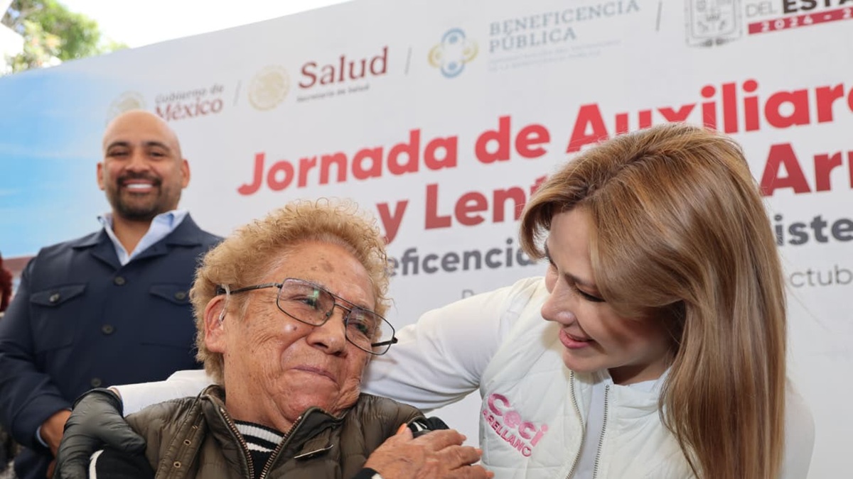 Beneficencia pública y Ceci Arellano acercan apoyos auditivos y visuales a familias poblanas