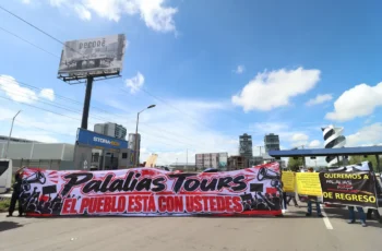 Bloqueo de cinco horas paraliza la Vía Atlixcáyotl por conflicto con Palalia’s Tours