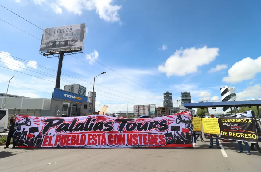  Bloqueo de cinco horas paraliza la Vía Atlixcáyotl por conflicto con Palalia’s Tours