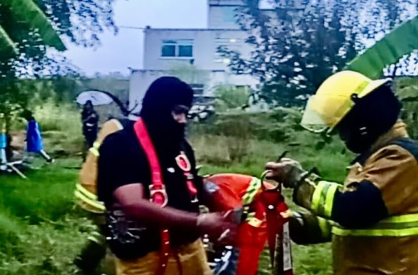  Bomberos de Cuautlancingo rescatan a canino