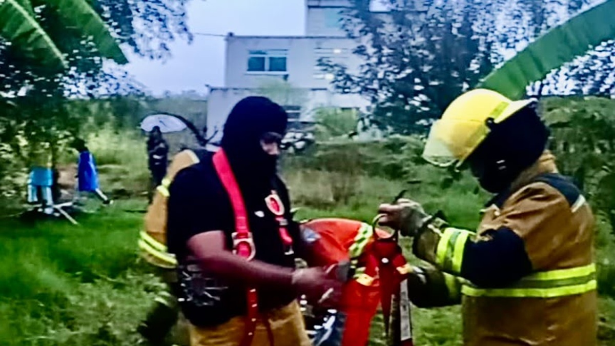 Bomberos de Cuautlancingo rescatan a canino