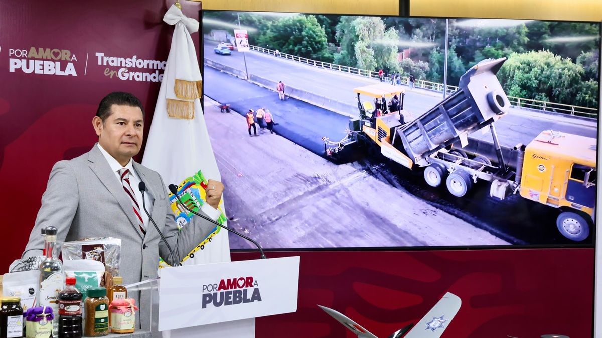 Con 13 trenes de pavimento, gobierno estatal transforma 558 kilómetros de vialidades
