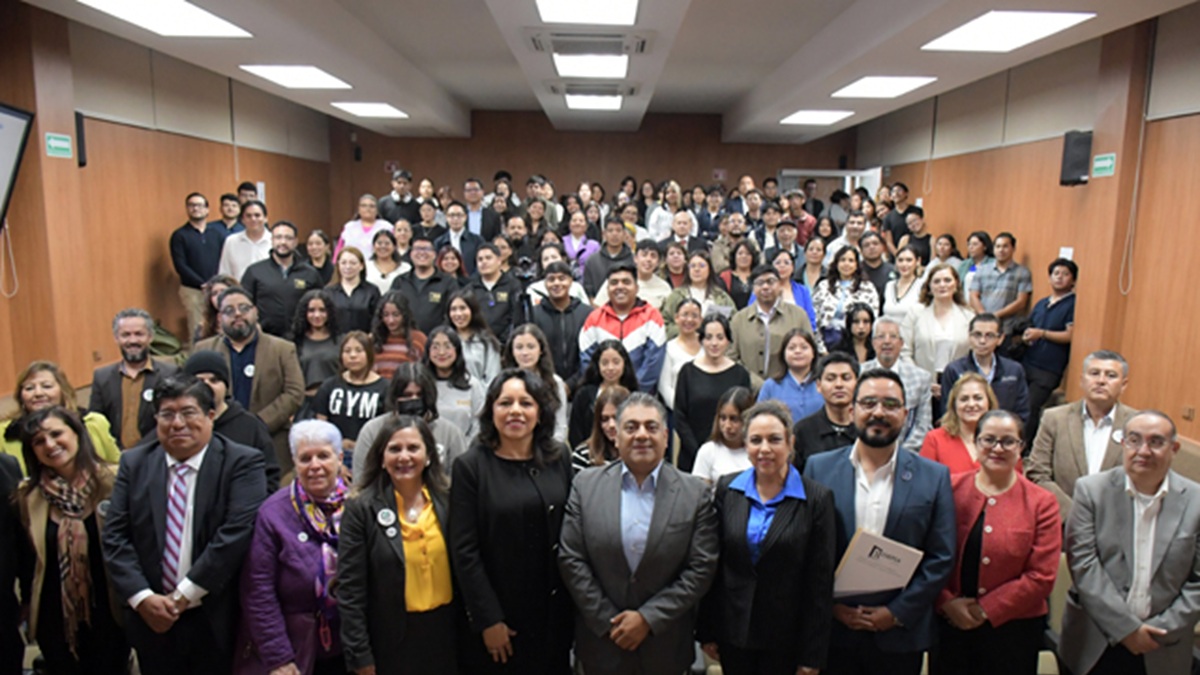 Debate BUAP los retos de la investigación en las ciencias administrativas