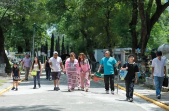 Despliegan 562 elementos para vigilar panteones y zonas concurridas por Día de Muertos en Puebla