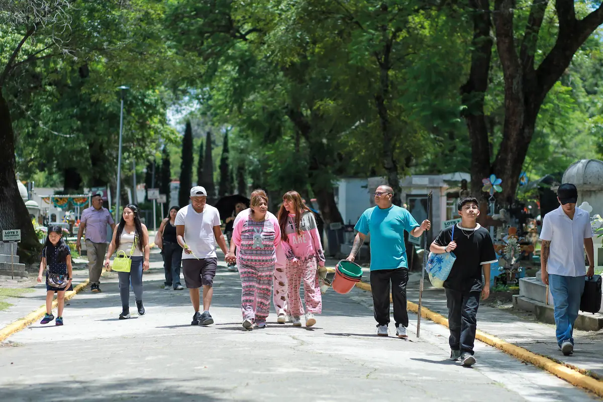 Despliegan 562 elementos para vigilar panteones y zonas concurridas por Día de Muertos en Puebla
