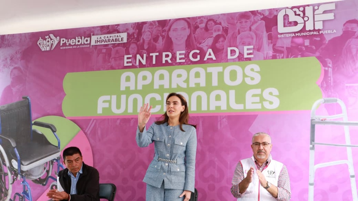 Entrega MariElise Budib 60 aparatos funcionales a personas con discapacidad en Puebla Capital