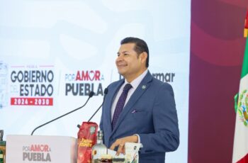Fundación Jenkins respalda sistema de transporte por cable con donación de predio en Xonaca