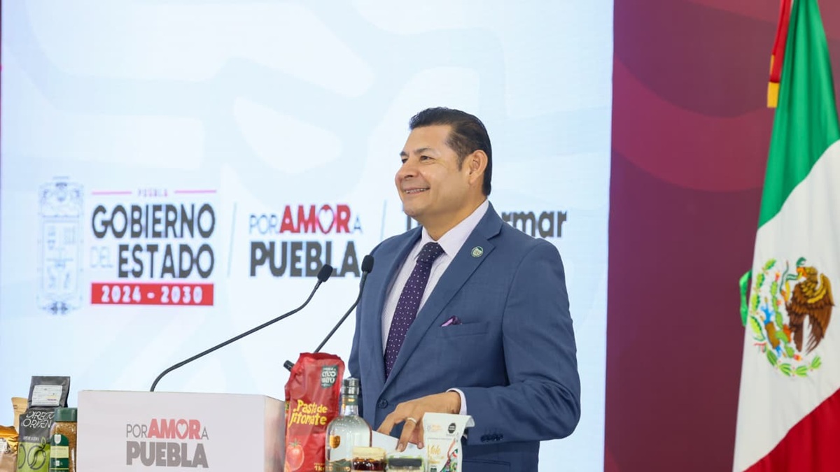 Fundación Jenkins respalda sistema de transporte por cable con donación de predio en Xonaca