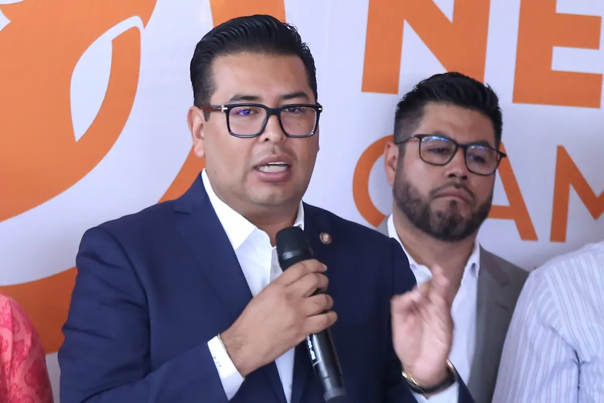Néstor Camarillo abre las puertas de MC a Enrique Doger