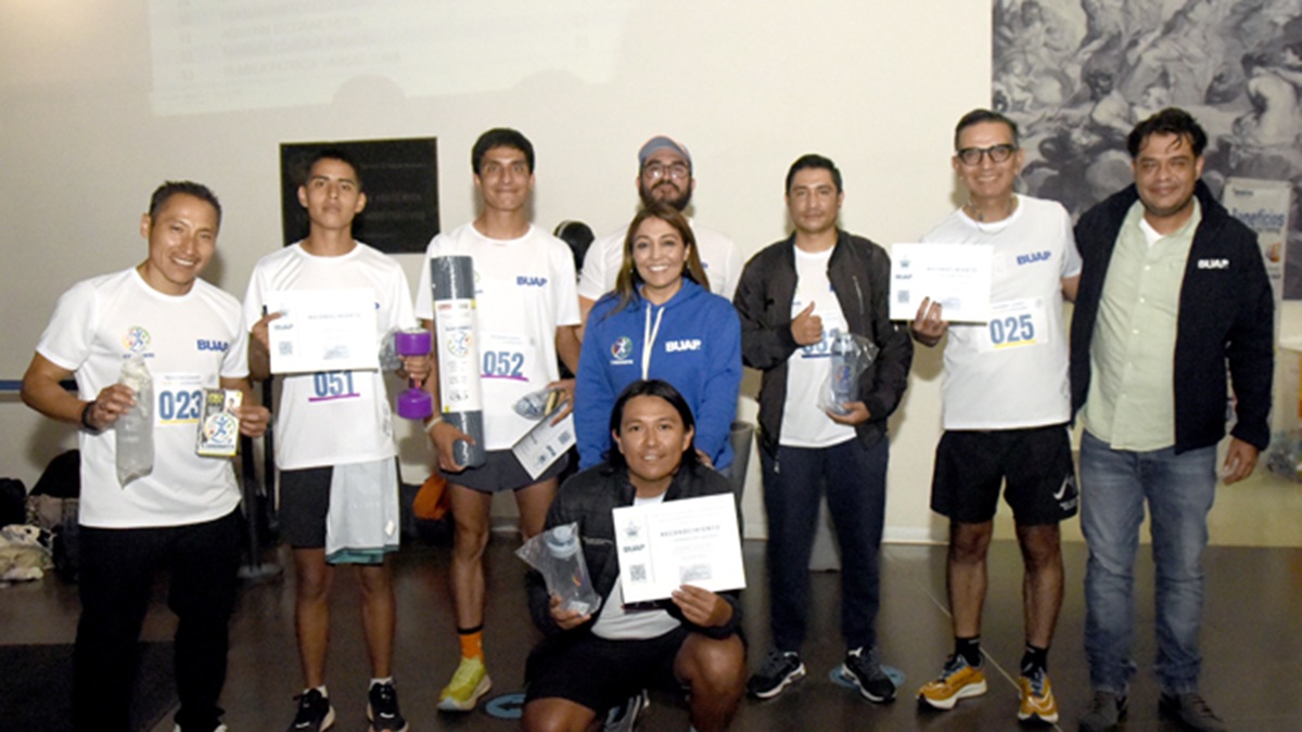 Participa la comunidad BUAP en la “Carrera vertical 2026”