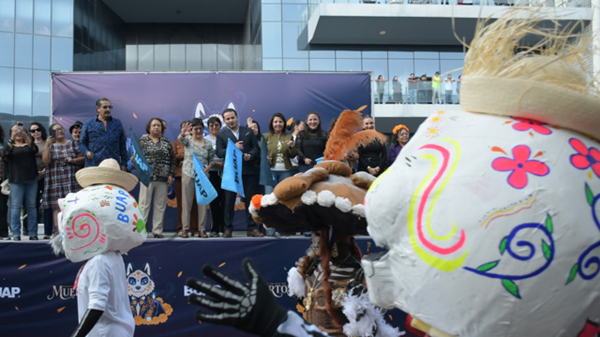 Realiza BUAP Desfile de Día de Muertos y concurso de “Catrinas vivientes”