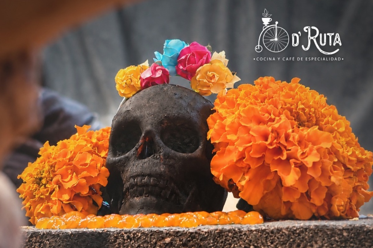 Un cráneo de chocolate convierte la ofrenda en experiencia gastronómica en Atlixco