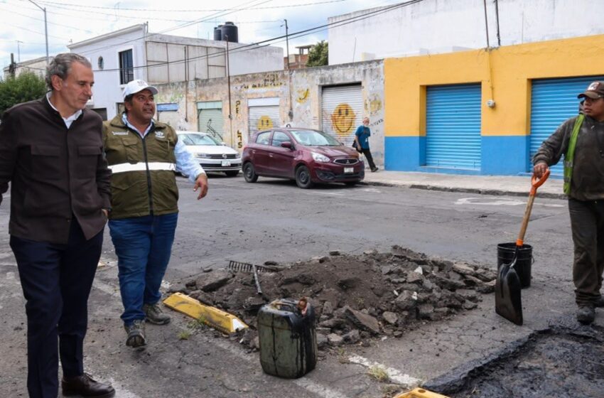  Verifica Pepe Chedraui labores de bacheo en colonia Los Volcanes