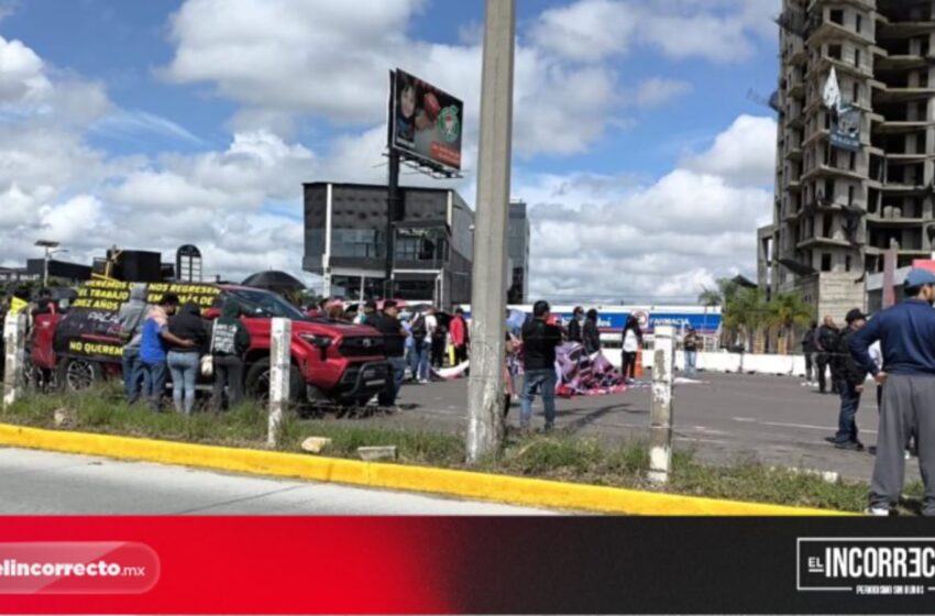  Bloqueo de cinco horas paraliza la Vía Atlixcáyotl por conflicto con Palalia’s Tours